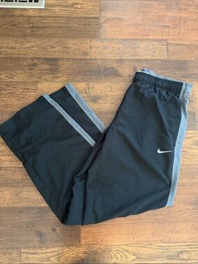 Men’s Nike black with stripe windbreaker pants